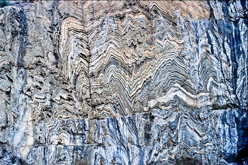 schiste-bitume-roche